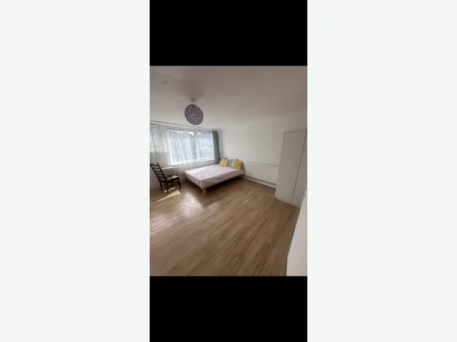 Большая комната для одного в Woodford, £165 в неделю