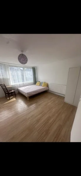 Большая комната для одного в Woodford, £165 в неделю