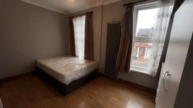 Комната с собственной ванной в Seven Kings, £1000 в месяц
