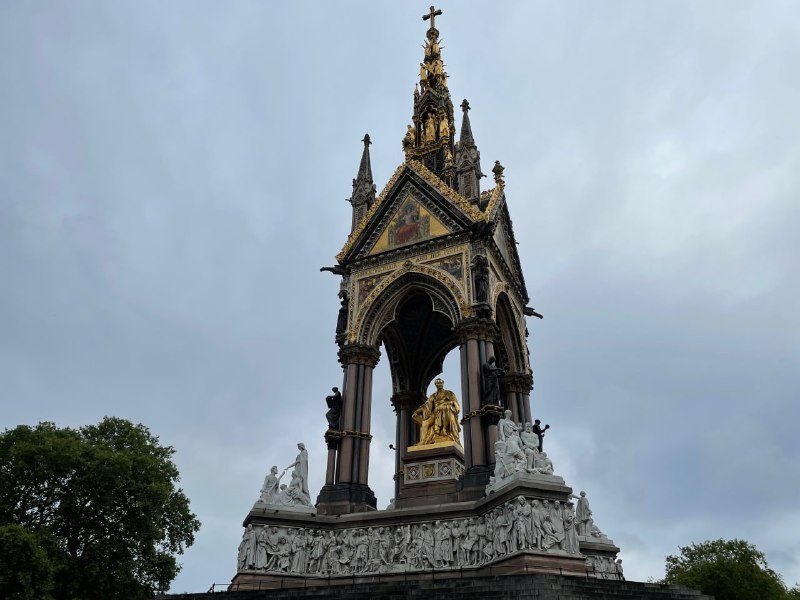 Готическая башня мемориала принца Альберта в Лондоне, иллюстрация к новости о реставрации исторических зданий