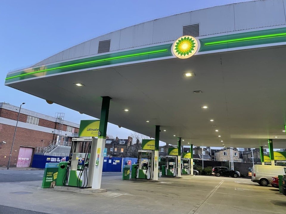Cars and a van at a British filling station