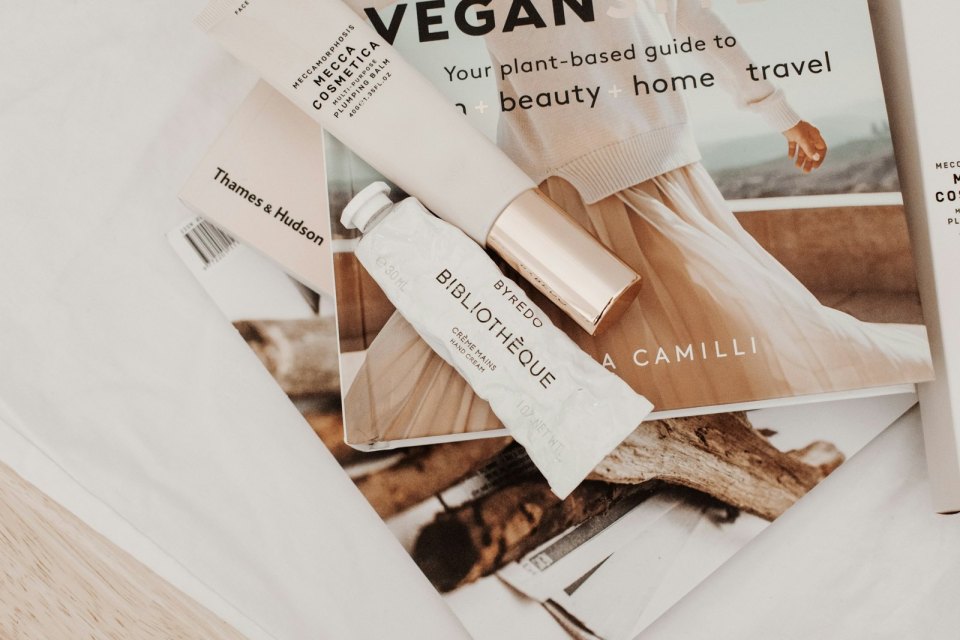 Small cosmetic sample tubes