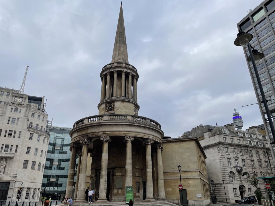 Церковь All Souls на Langham Place в центре Лондона