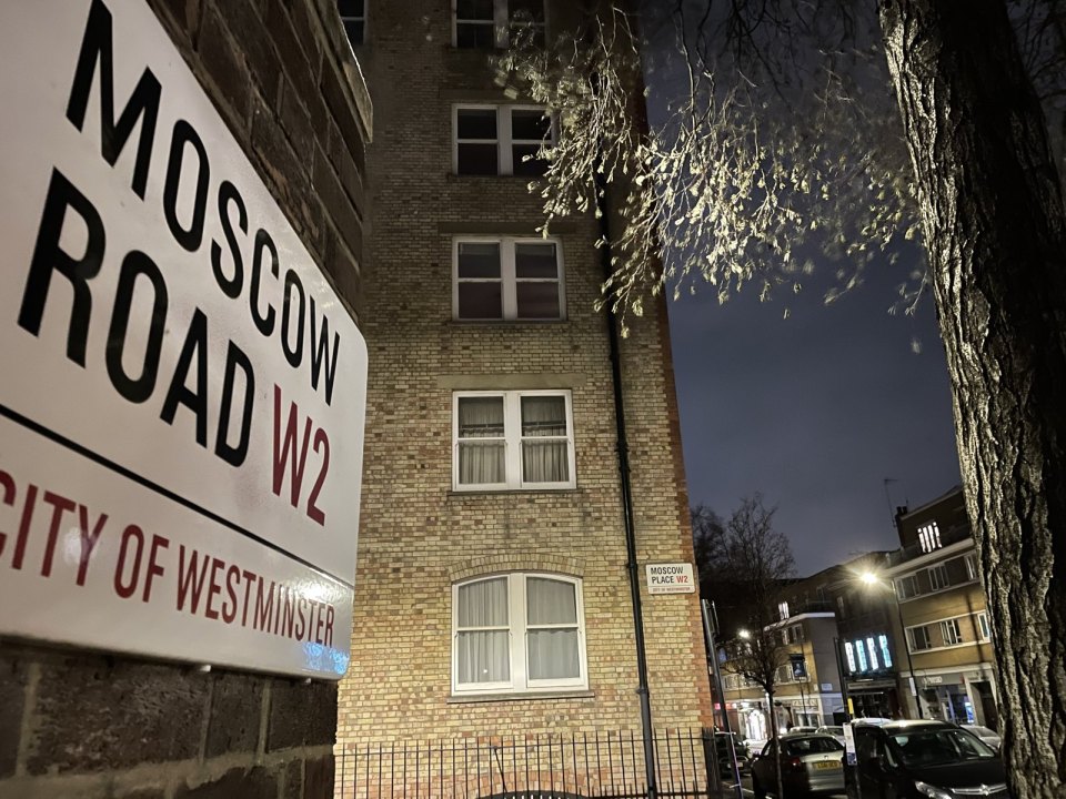 Табличка «MOSCOW ROAD W2» в Бейзуотере, Лондон