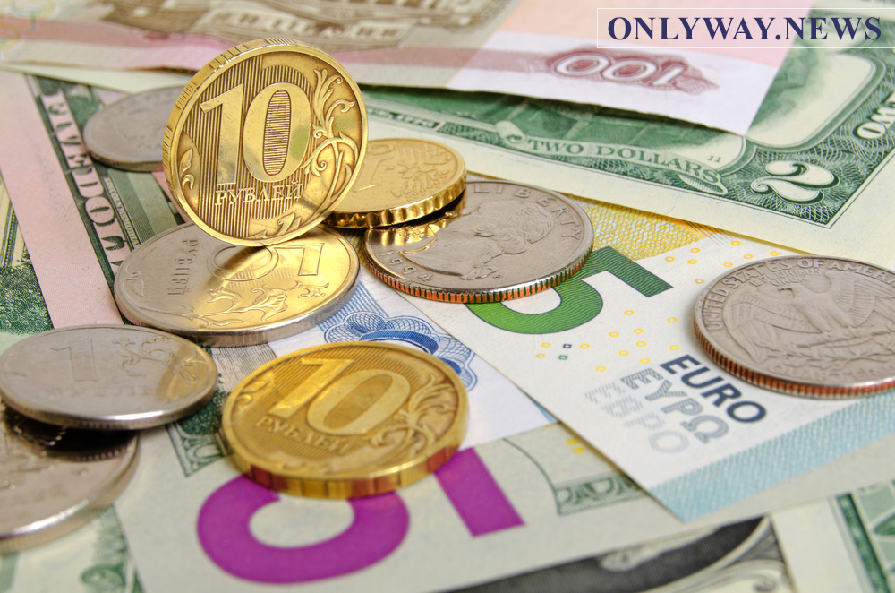 Курс евро в ходе международных торгов превысил 90 рублей. Доллар приблизился к 83 рублям.