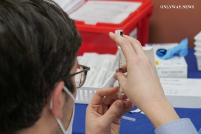 Оксфордский университет проведёт испытания смешанной вакцины