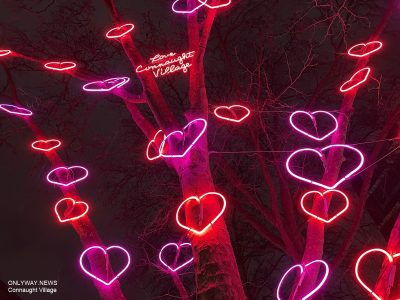 В центре Лондона появилась новая световая инсталляция под названием «Дерево любви, радости и надежды».