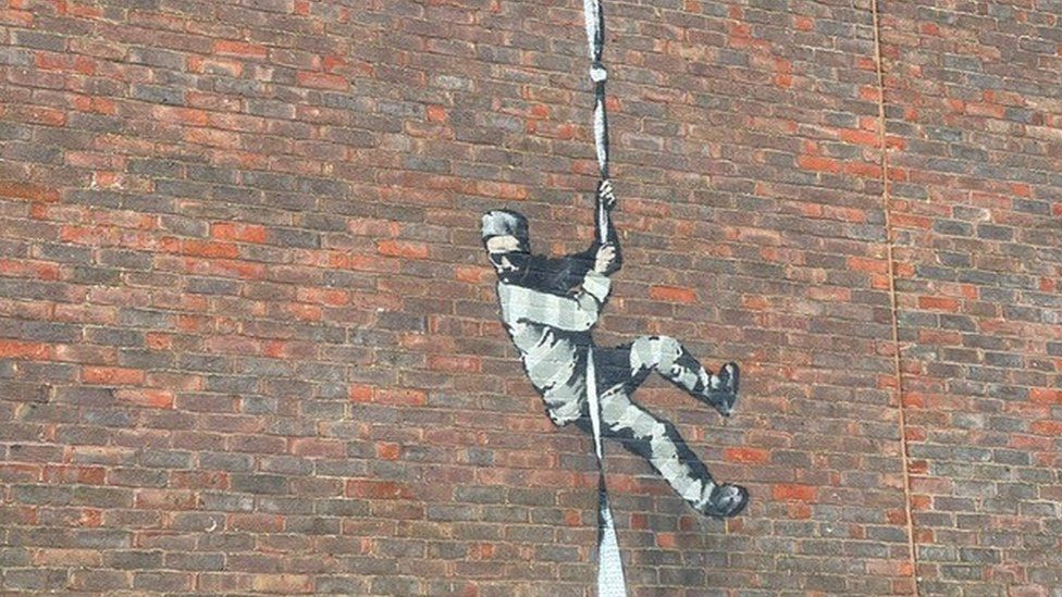 Новый граффити Banksy это заказ чтобы привлечь внимание к тюрьме