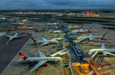Власти Великобритании намерены сократить пошлины для авиапассажиров на внутренних рейсах.
