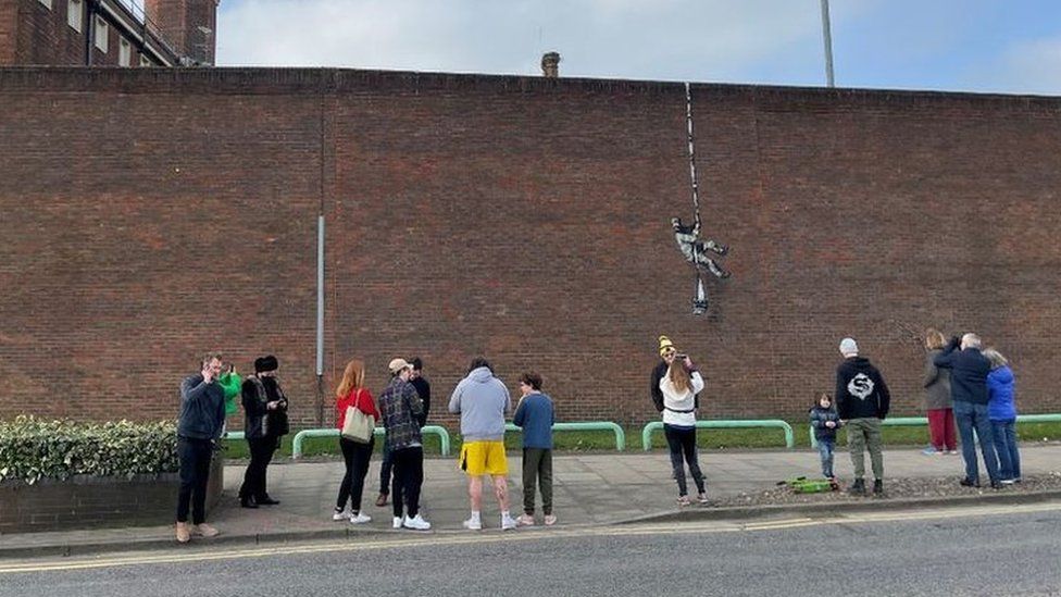 Новый граффити Banksy чтобы привлечь внимание к тюрьме