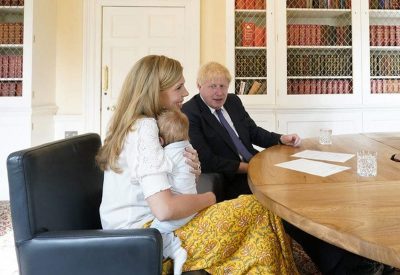 Британский премьер Борис Джонсон и его супруга Кэрри ждут второго ребенка