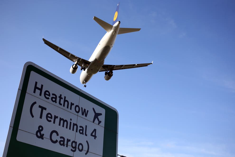 Управление гражданской авиации (CAA) дало разрешение аэропорту Heathrow увеличить сборы на 54% с 1 января 2022 года.