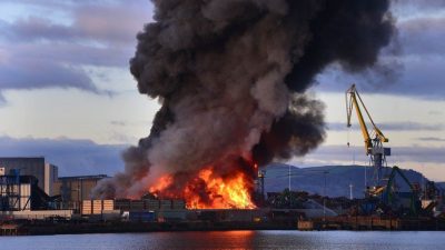 Пожар в районе Белфастской гавани Белфаста