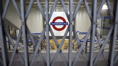 Лондонское метро предупреждает пассажиров о том, что забастовки водителей могут привести к «серьезным сбоям» в работе ночных метро в выходные дни в течение шести месяцев.