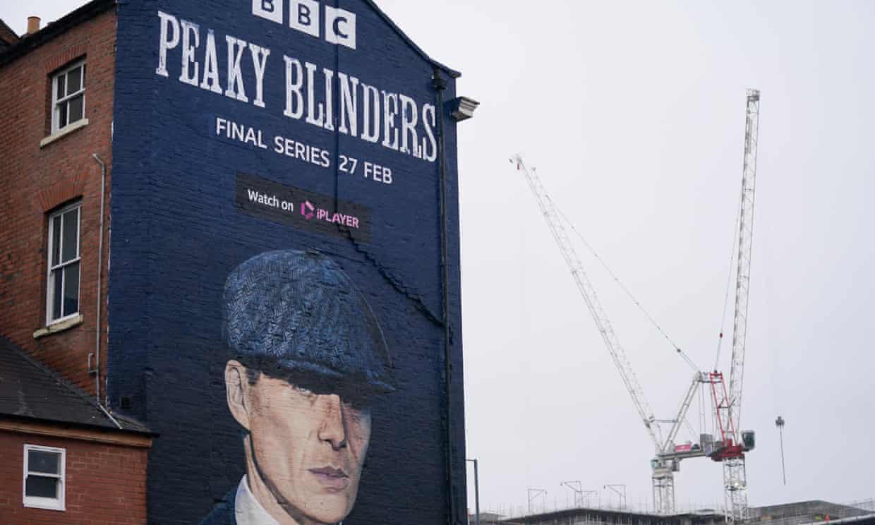 Туры и уличное искусство Peaky Blinders появились по всему Бирмингему