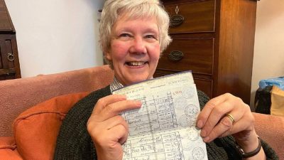Более 60 лет спустя пенсионерка нашла забытую банковскую сберкнижку и пришла в банк за деньгами.