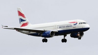 Британским авиакомпаниям запрещено приземляться в аэропортах России и пересекать ее воздушное пространство, заявил российский регулятор гражданской авиации.