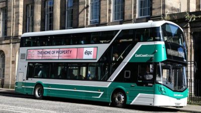 Жители Шотландии моложе 22 лет получили право на бесплатный проезд на автобусах.