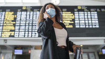 Крупнейший аэропорт Хитроу в Великобритании отказался от обязательных масок для пассажиров.