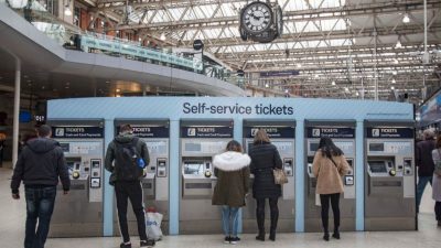Профсоюзы предупреждают о потере рабочих мест, если железнодорожные компании закроют билетные кассы