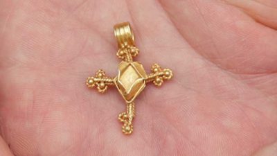 The tiny cross could have been imported through King's Lynn, which was part of the Hanseatic League North Sea trading alliance and is about 20 miles (32km) from where it was found