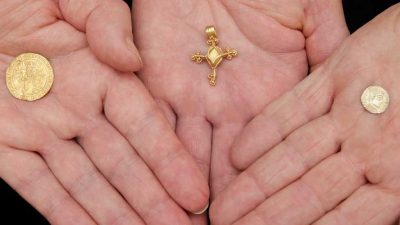Medieval gold cross found by Norwich detectorist for sale