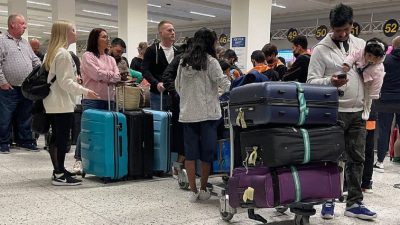 В британских аэропортах не хватает сотрудников пограничных служб