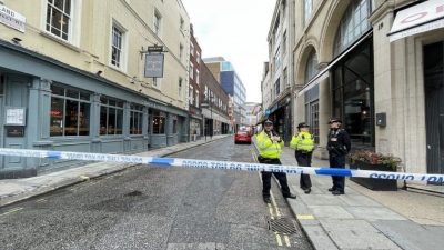 Части Сохо в центре Лондона были закрыты, а магазины и здания эвакуированы из-за утечки газа.