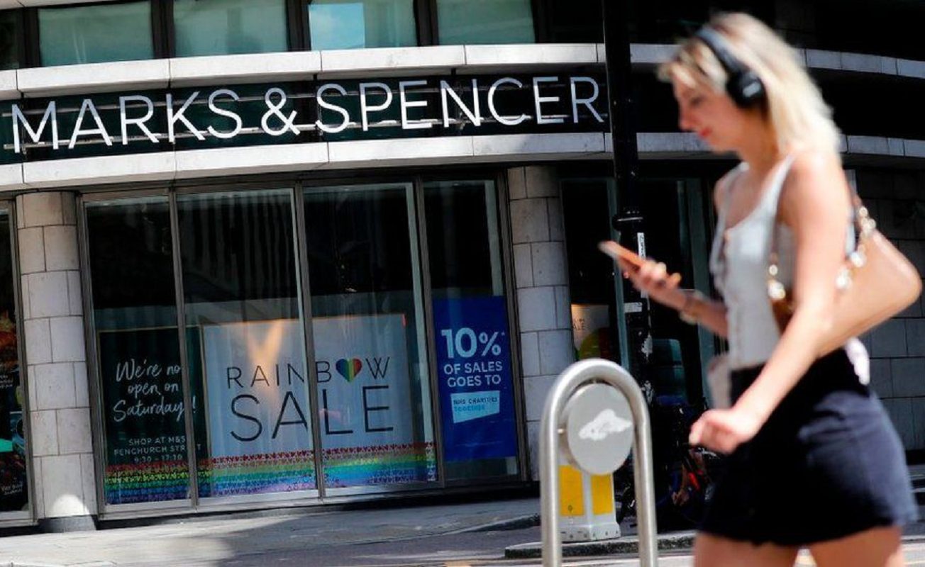 Marks & Spencer написала канцлеру, предупреждая, что налог с продаж в Интернете нанесет ущерб Хай-стрит.