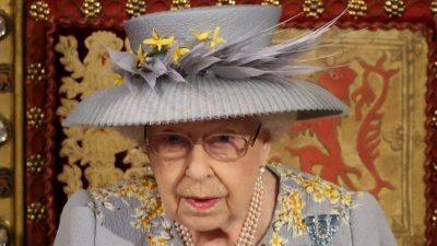 За время своего 70-летнего правления королева до сих пор пропустила только два государственных открытия