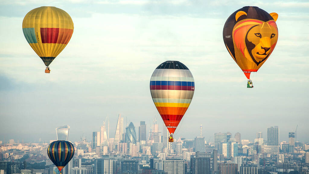 Шар на русском. Альбом Balloons London 1956. Balloons in London Sky during War.