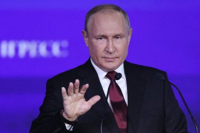 Путин осудил западные санкции