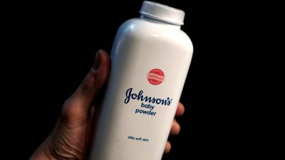 Johnson & Johnson объявила, что прекратит продажи детской присыпки на основе талька