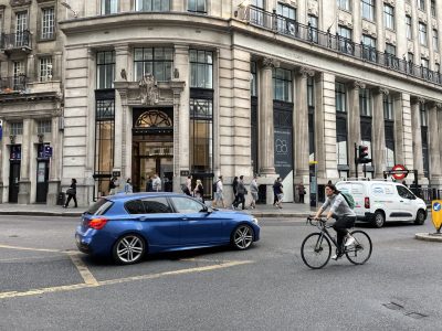 В Великобритании новый закон об опасной езде на велосипеде, будет относиться к велосипедистам так же, как к автомобилистам. 