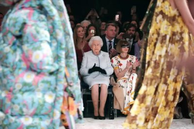 Неделя моды в Лондоне продолжится с «моментами уважения» к королеве
