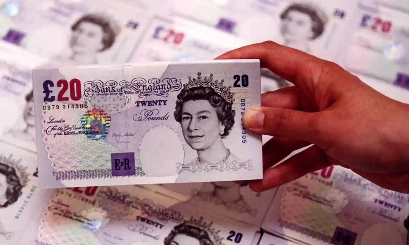 Бумажные банкноты перестанут быть законным платежным средством в Великобритании в конце сентября.