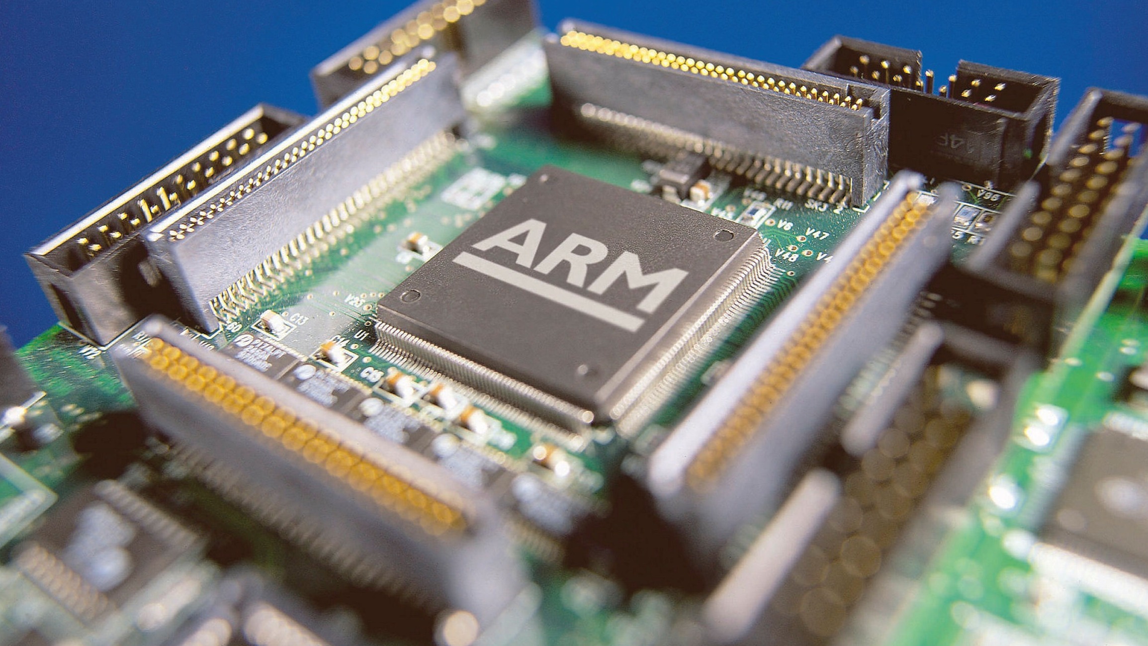 Британский гигант по производству микрочипов Arm продаст акции в США.