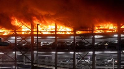 Пожар в аэропорту Лондона охватил многоэтажную автостоянку.
