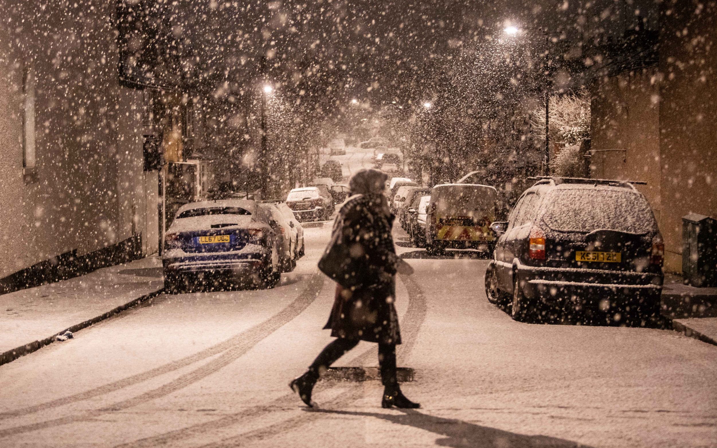 В Великобритании метеорологическое бюро выпустило желтое предупреждение о снеге и гололеде.