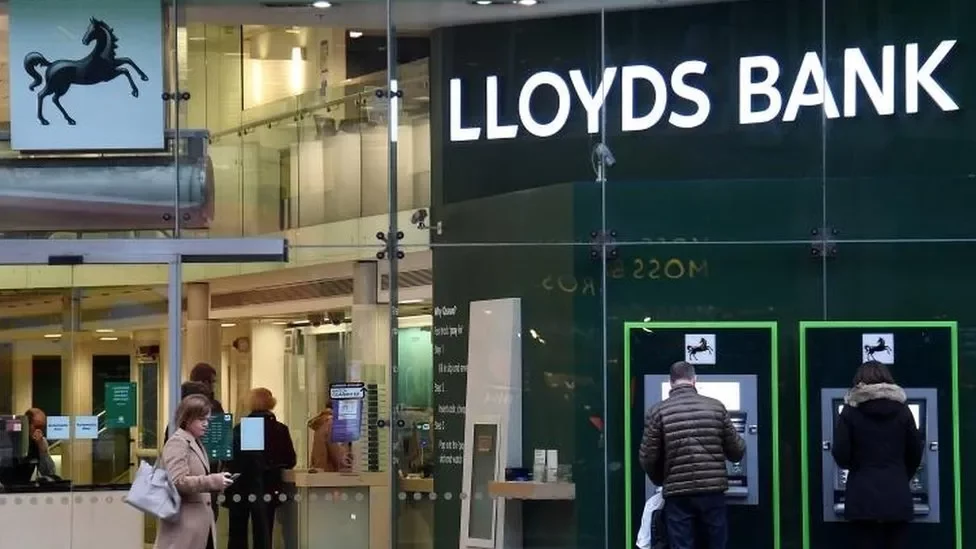 Прибыль Lloyds Banking Group