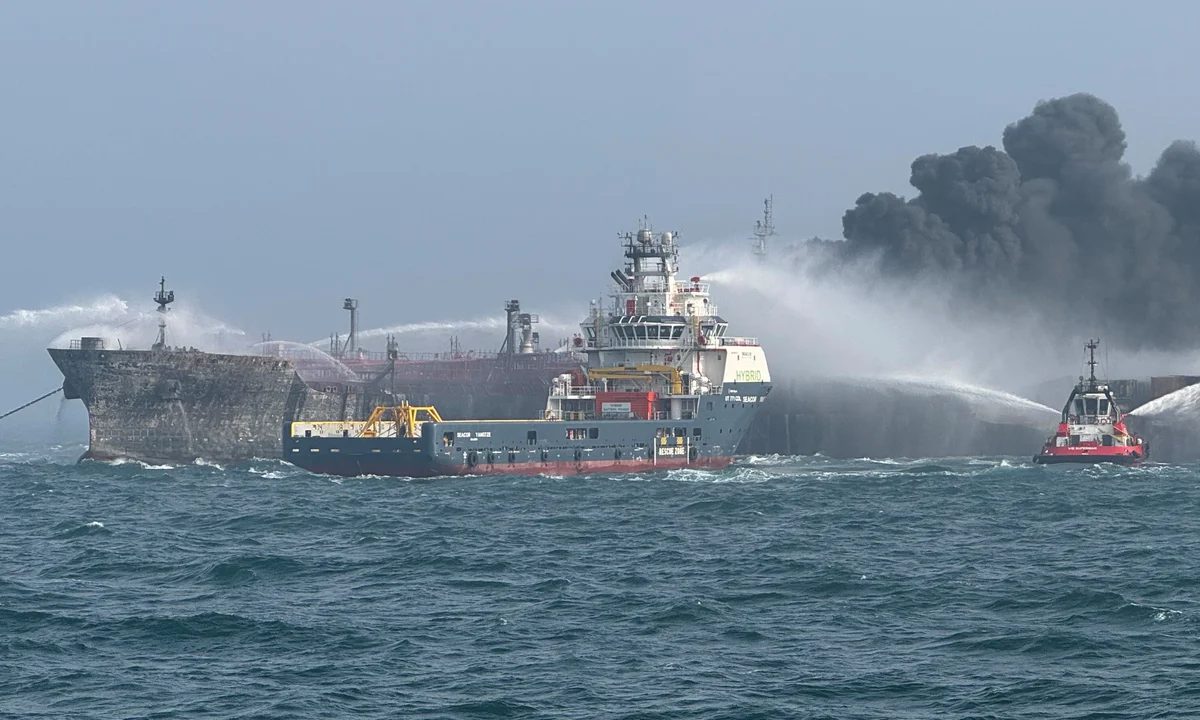 Столкновение танкера с грузовым судном произошло в Северном море у побережья Восточного Йоркшира.